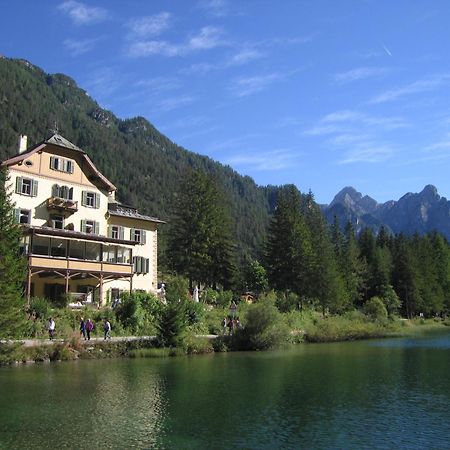 Hotel Baur Am See Toblach Exterior foto