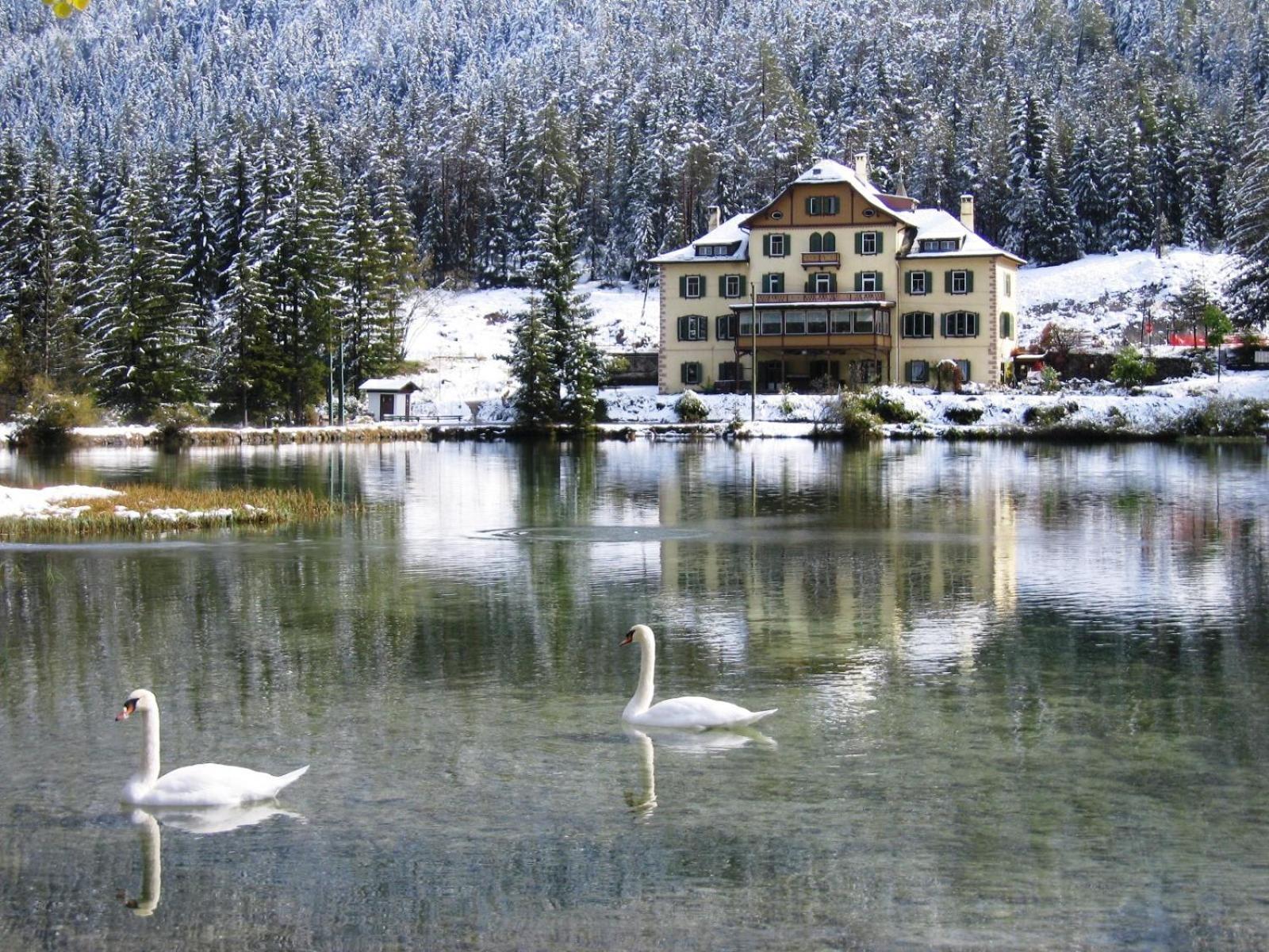 Hotel Baur Am See Toblach Exterior foto