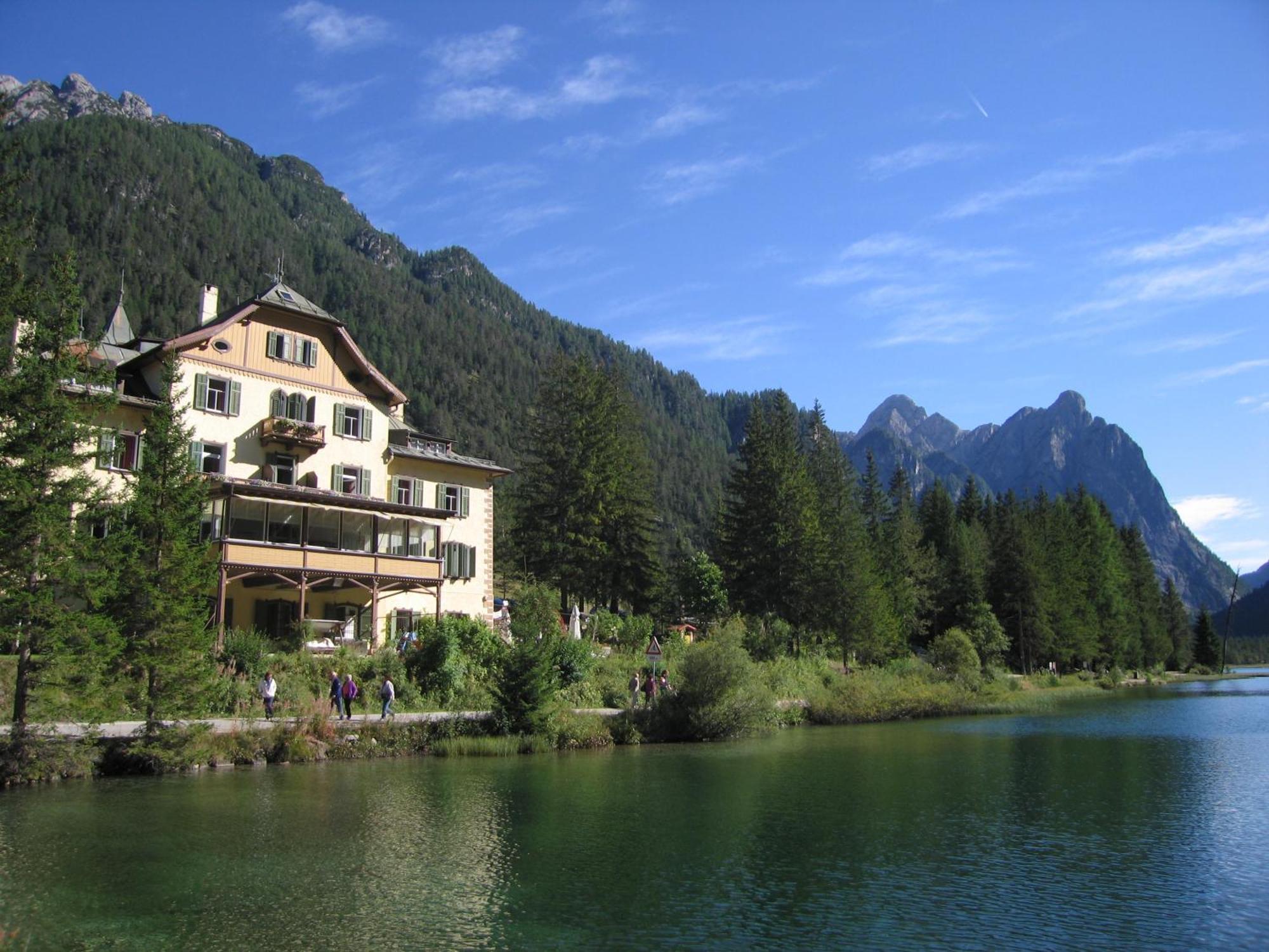 Hotel Baur Am See Toblach Exterior foto